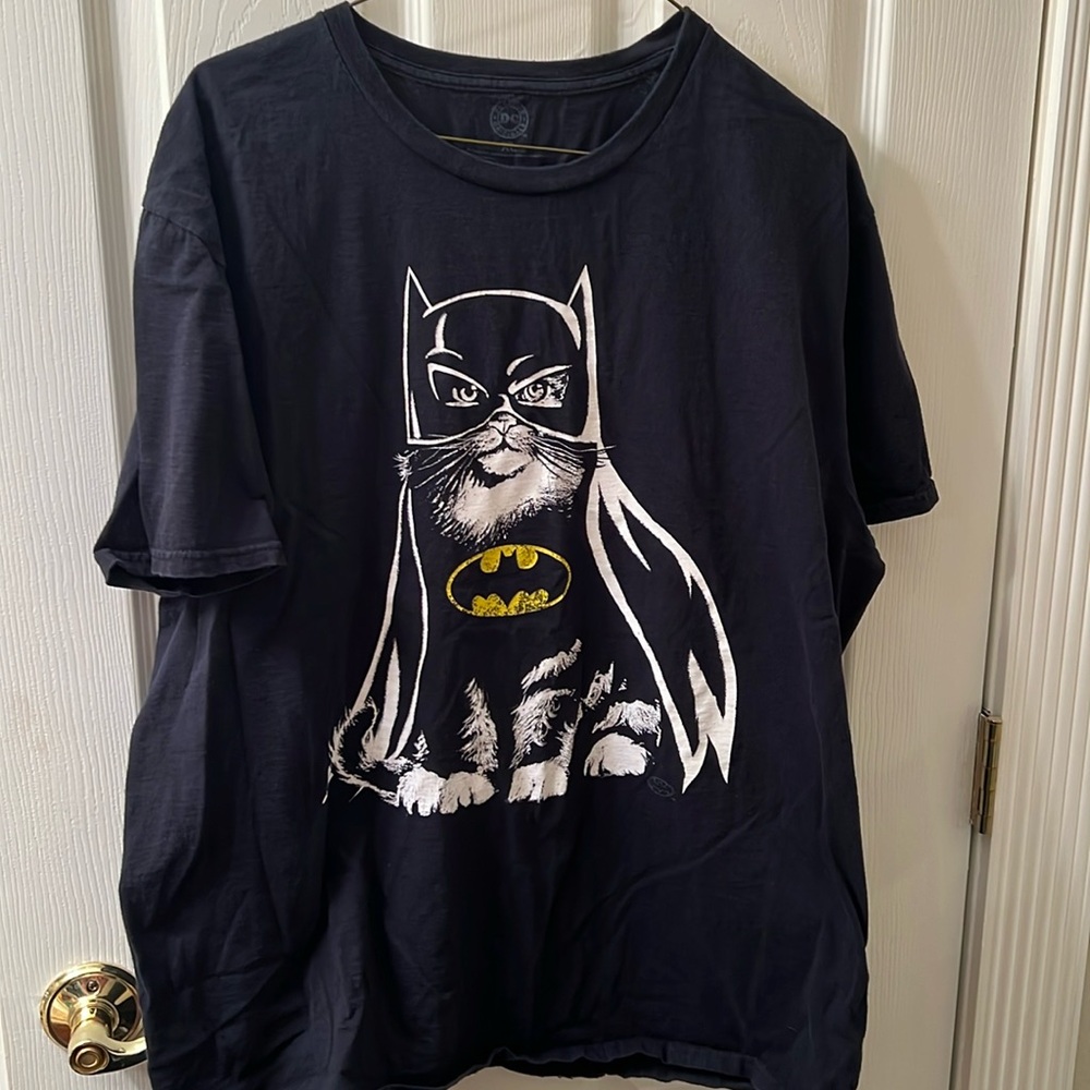 DC Comics Men’s XL Batman short sleeve shirt